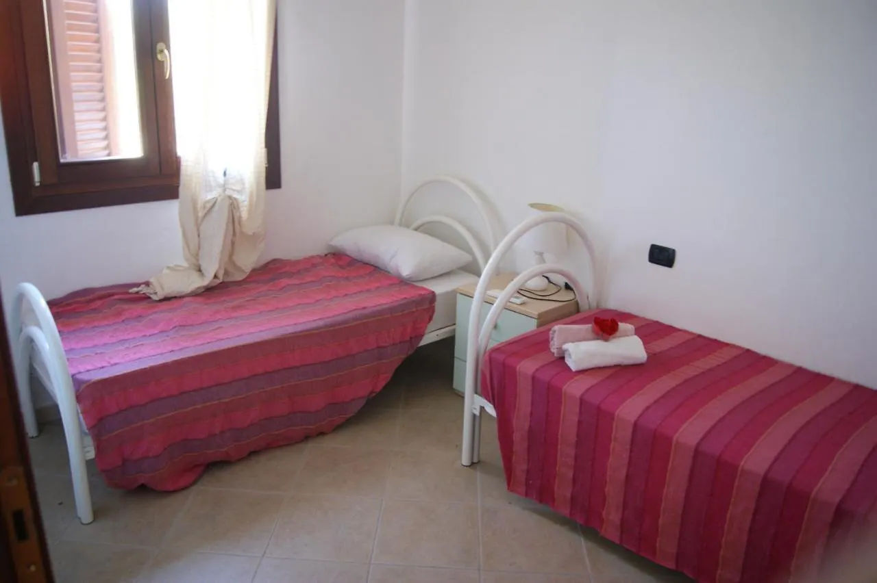Villa Villetta Indipendente Fronte Spiaggia Budoni Italien